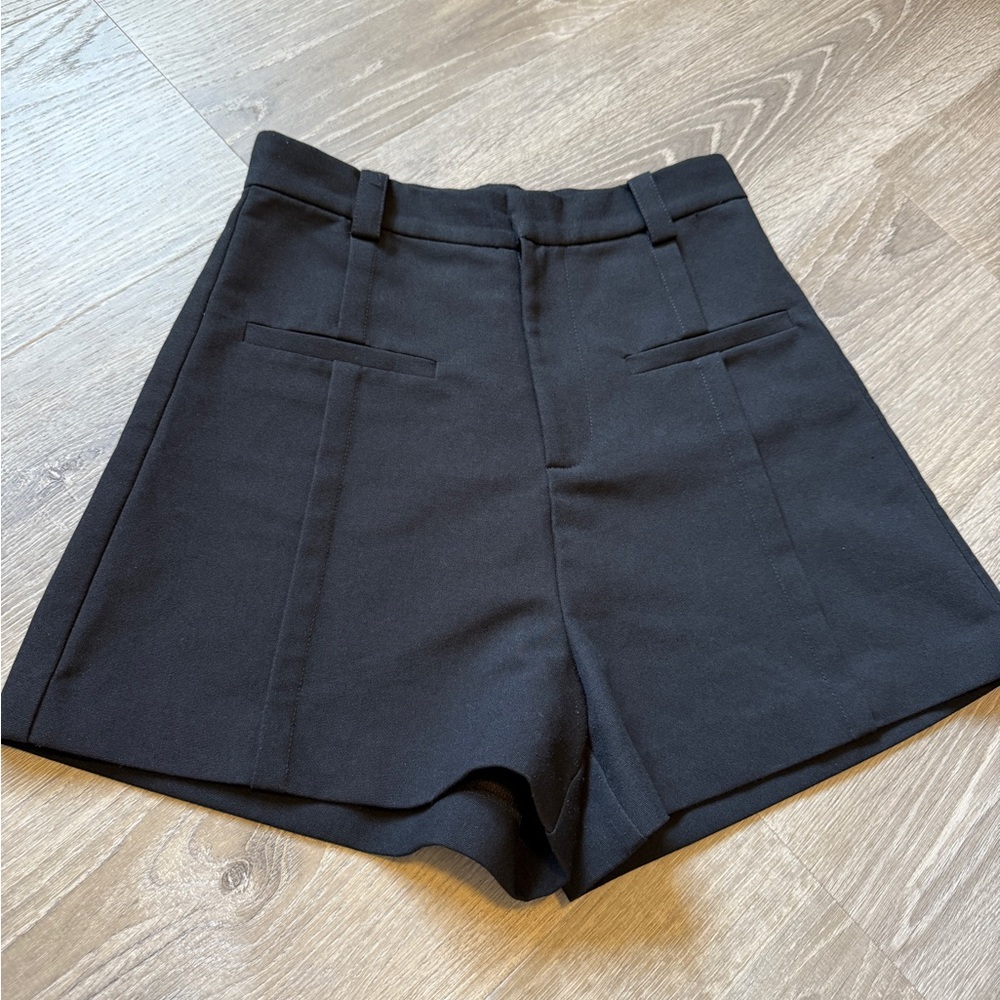OSMOSE~High Waist Classic Black Women's Shorts~ Size M ( run small )